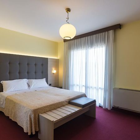 Park Hotel Ristorante Ca' Bianca Istrana Екстериор снимка