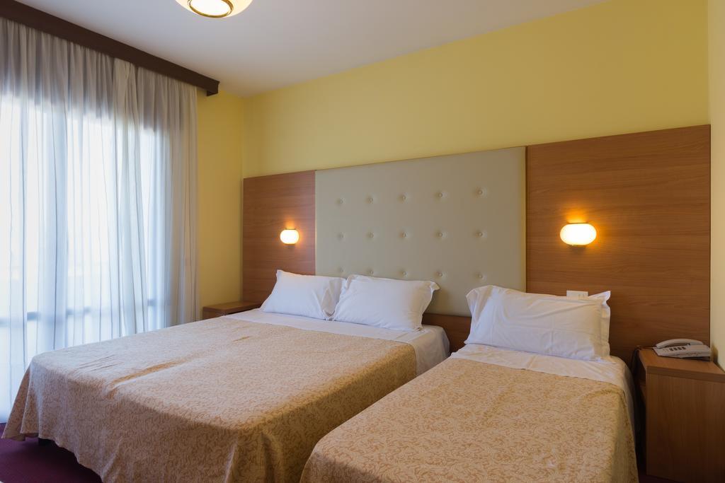 Park Hotel Ristorante Ca' Bianca Istrana Стая снимка