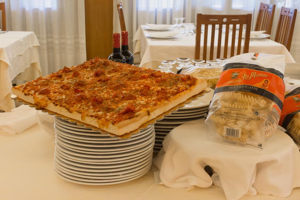 Park Hotel Ristorante Ca' Bianca Istrana Екстериор снимка