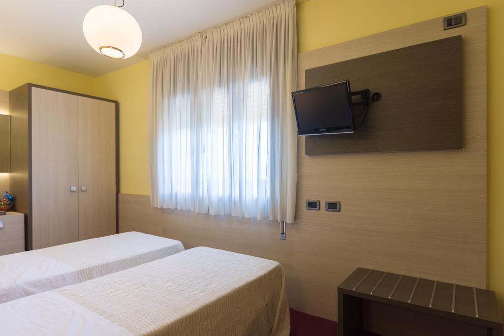 Park Hotel Ristorante Ca' Bianca Istrana Стая снимка