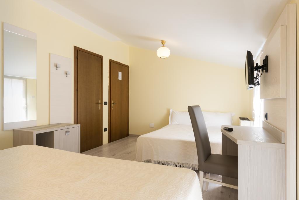 Park Hotel Ristorante Ca' Bianca Istrana Стая снимка