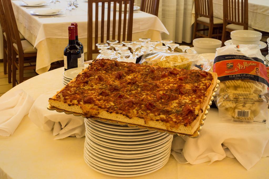 Park Hotel Ristorante Ca' Bianca Istrana Екстериор снимка
