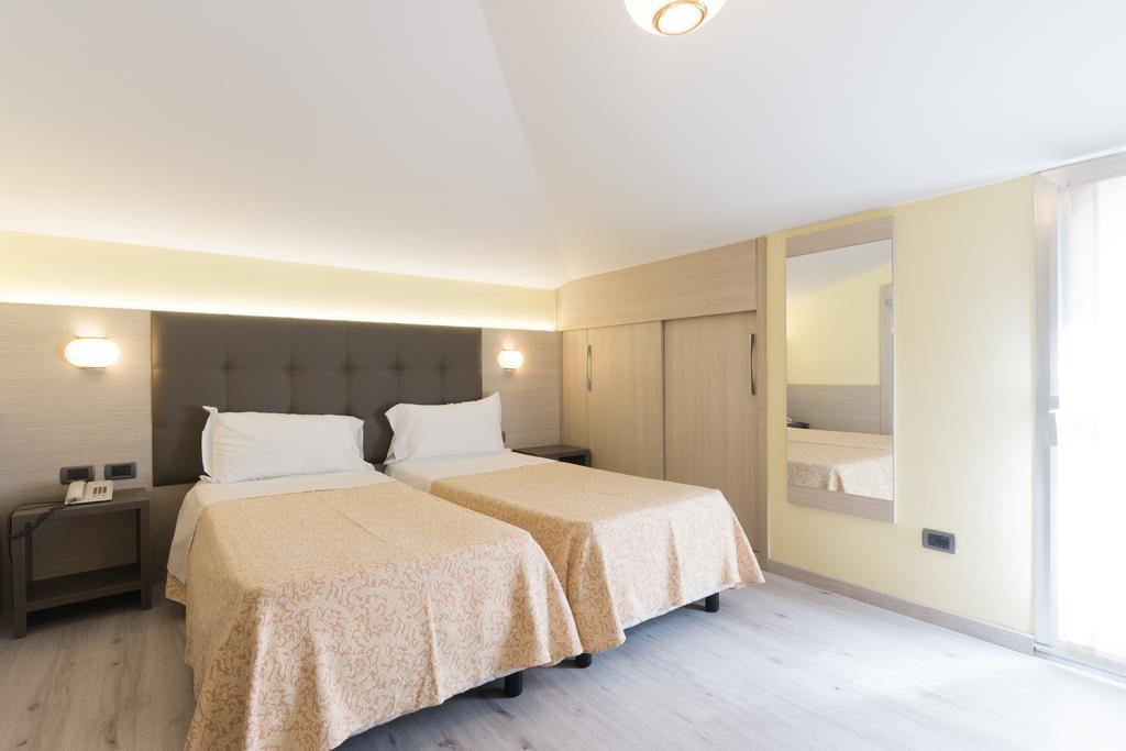 Park Hotel Ristorante Ca' Bianca Istrana Екстериор снимка